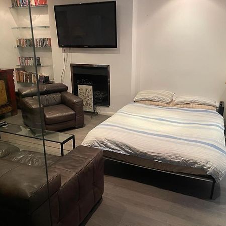Large Studio Flat In Kensington London Exteriör bild