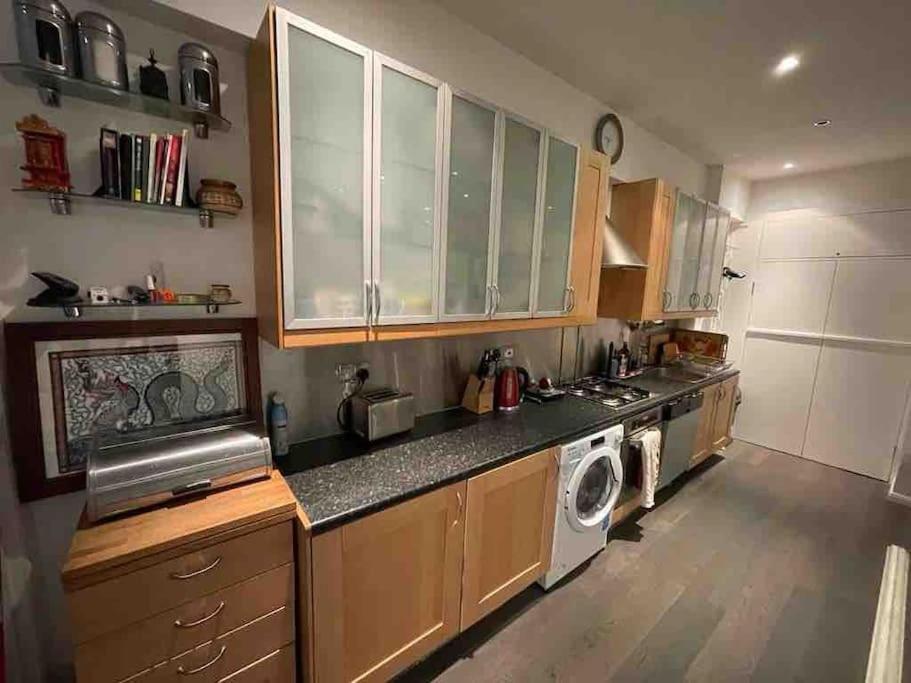 Large Studio Flat In Kensington London Exteriör bild
